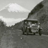 Con el monte Fuji (Japón) a sus espaldas (Foto: Archivos Ulf Söderström Carl-Axel Söderström)